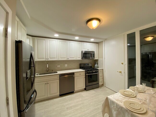 Foto del edificio - 138 Green Bay Rd