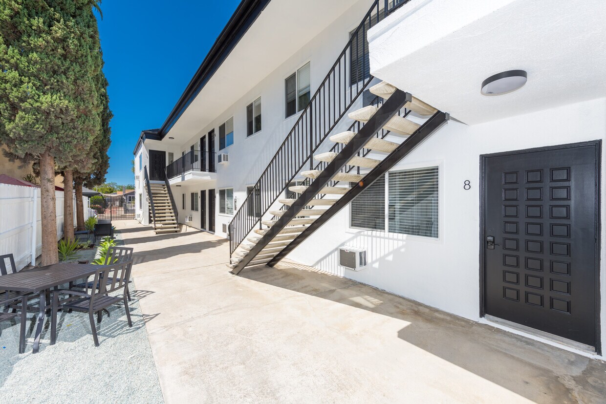 Primary Photo - Ivy Street Apartments