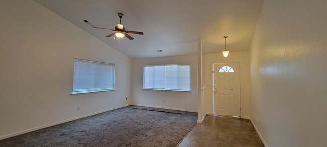 Foto del edificio - Great Anderson Location on Corner Lot, 3 Bedroom, 2 Bath Home