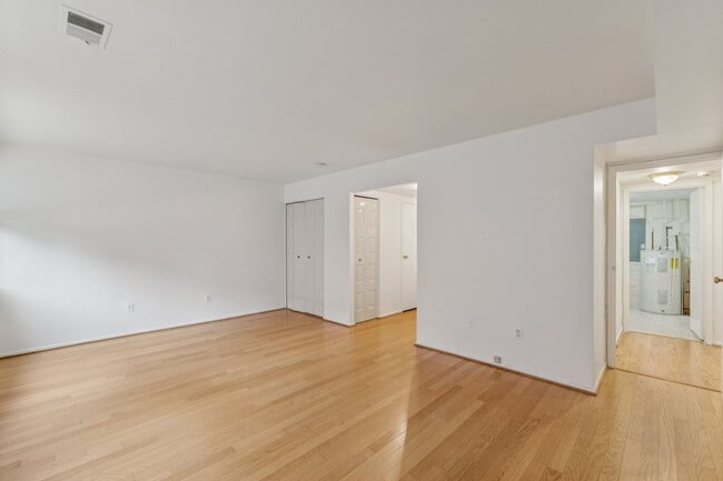 Foto del edificio - SPACIOUS Bright UNIT.