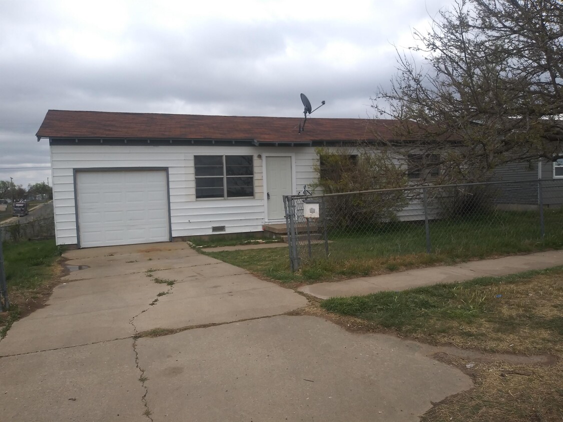 Primary Photo - 3028 N Grand St