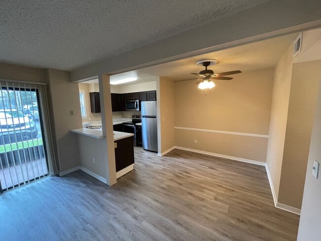 Building Photo - Beautifully Upgraded 1BD/1BA Condo in Winter Park!