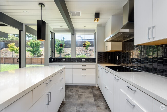 Kitchen - 2060 New Brunswick Dr