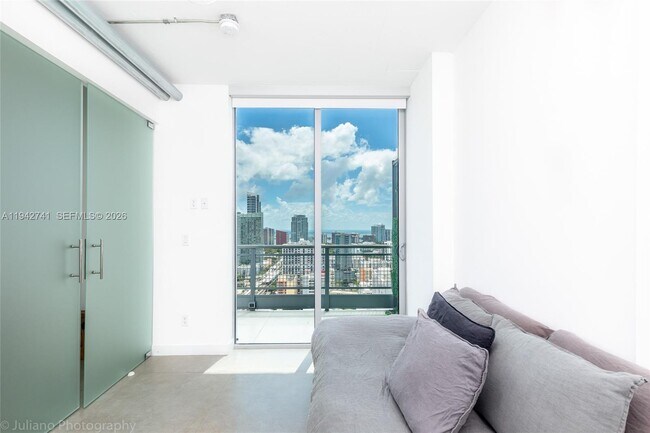 Foto del edificio - 690 SW 1st Ct