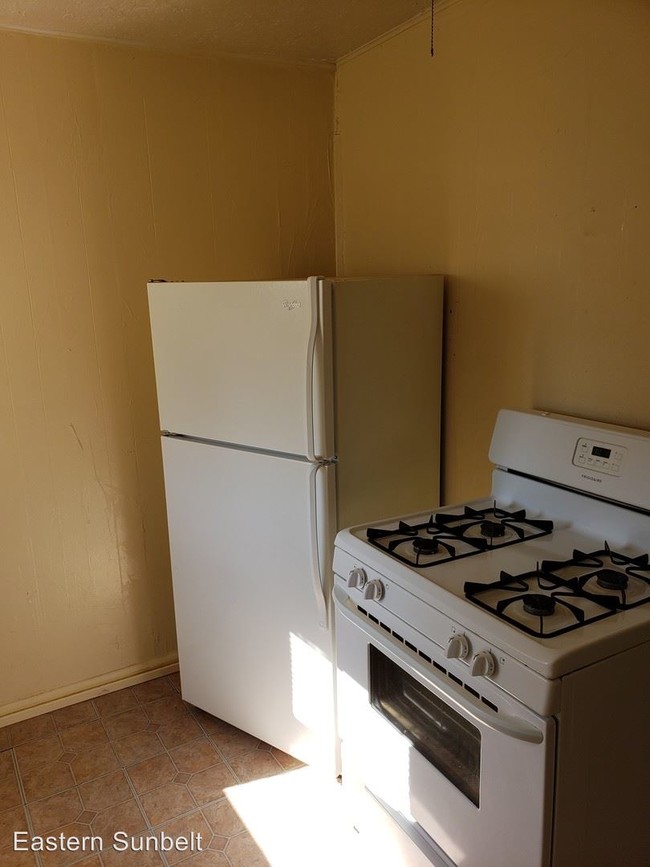 Building Photo - 1 br, 1 bath House - 209 West 4th Street