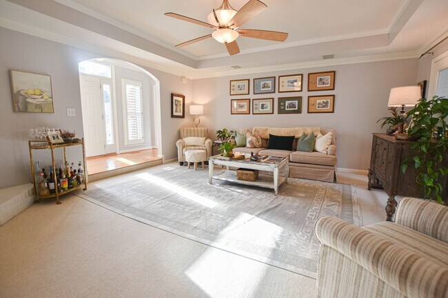 Building Photo - Ranch Home in Sango!
