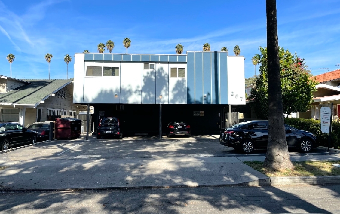 Primary Photo - 207 W Garfield Ave