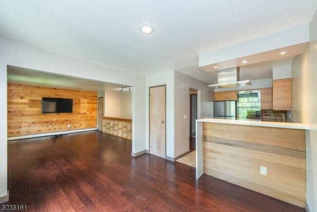 Foto del edificio - 470 Valley Rd