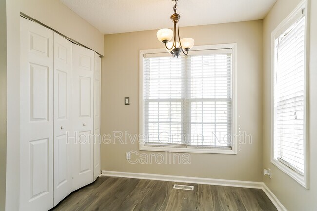 Building Photo - 4812 Windblown Ct