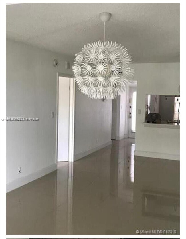 Foto del edificio - 1025 Country Club Dr