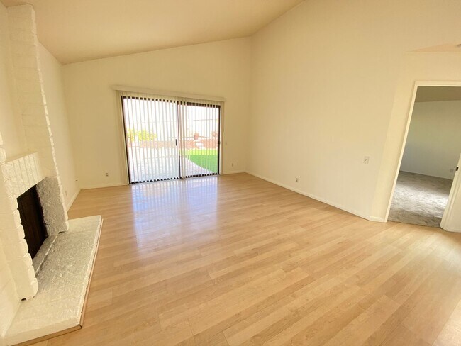 Building Photo - Single Story 2 Bedroom/2 Bathroom in Carlsbad!