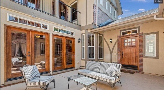 Foto del edificio - Gorgeous fully furnished home in downtown ...