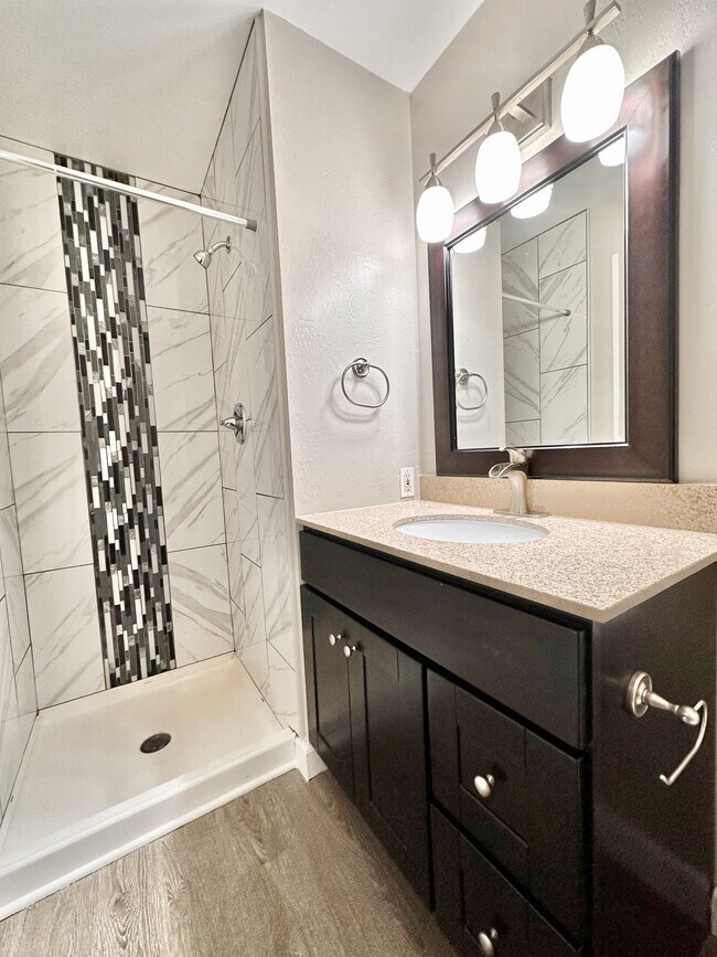 Foto del edificio - Douglas Avenue Apartments