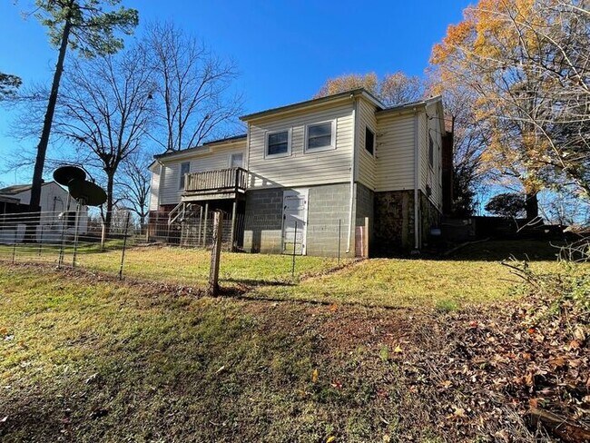 Building Photo - 3 Bedroom in Kings Mountain with Large Yard