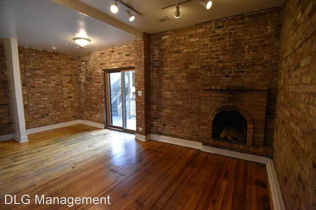 Building Photo - 652 W Roscoe St