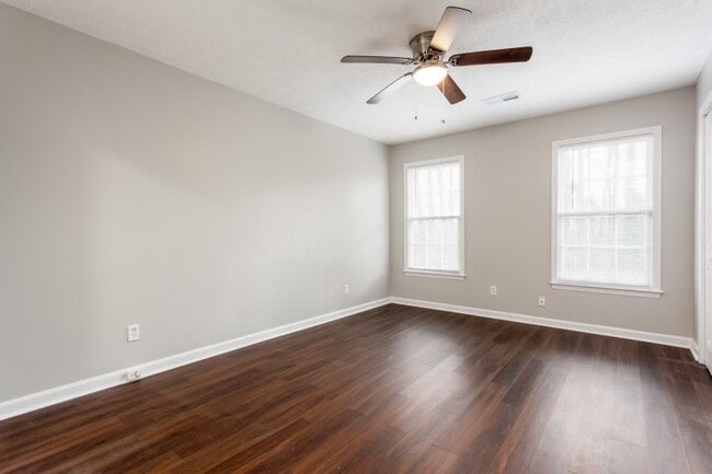 Foto del edificio - 611 Osborne Ct