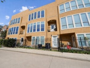 Building Photo - 3006 Chenevert St