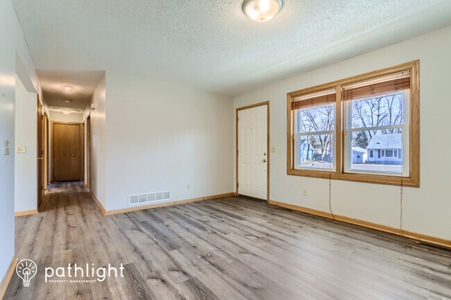 Foto del edificio - 5377 Quincy Street