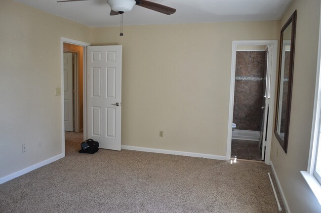 Building Photo - 2805 Hollymead Dr