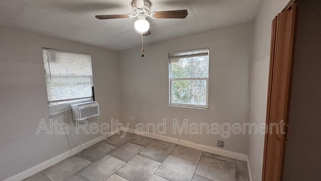 Foto del edificio - 1245 W 30th St