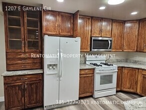 Building Photo - 1207 E Gaylene Cir