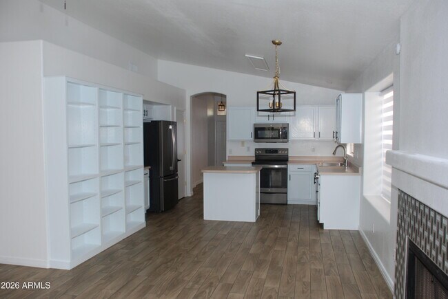 Foto del edificio - 249 W Grovers Ave