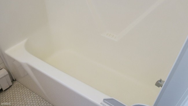 Building Photo - 336 S Graham St