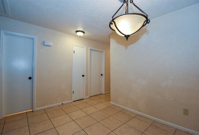 Building Photo - 1524 Beaumont Rd