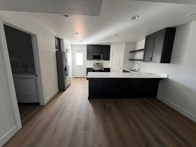 Foto del edificio - Brand NEW Cedar City Townhome! 6 month lea...