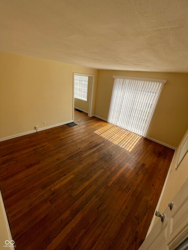 Foto del edificio - 53 Jenny Ln