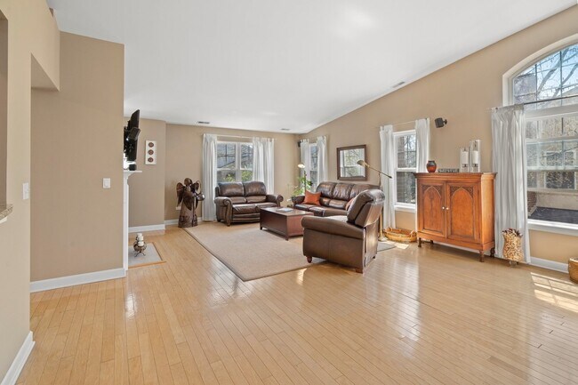 Building Photo - 540 S Commons Ct