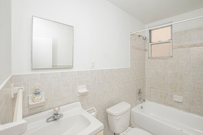Foto del edificio - 644 18th Ave
