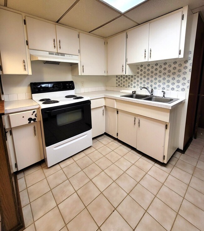 Foto del edificio - 6004 Edward St