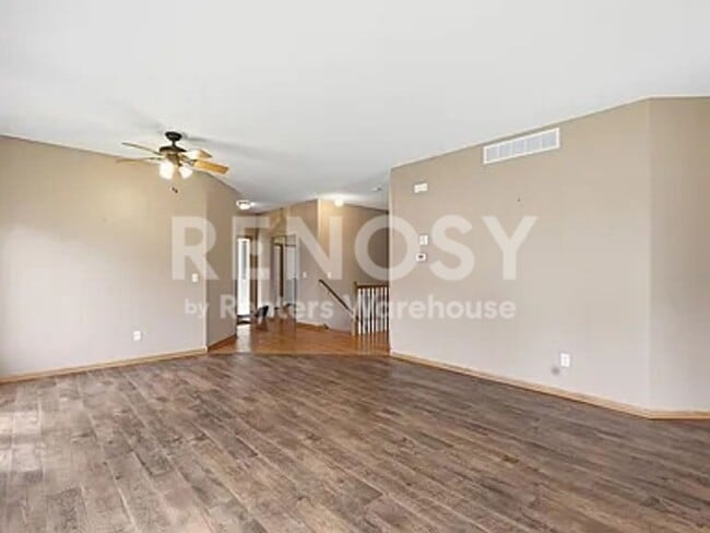 Building Photo - 6452 MacLaren Ave NE