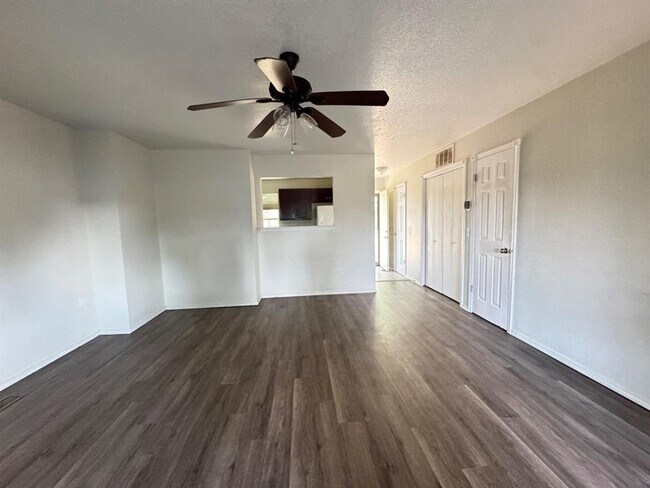 Foto del edificio - 2357 Heatherfield Ln