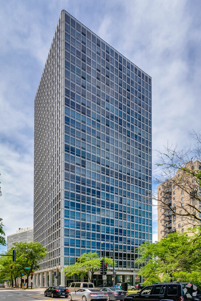 Building Photo - 2400 N Lakeview Ave