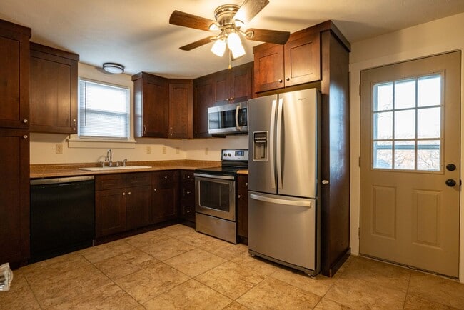 SCORE 50% OFF 1ST MONTH'S RENT IF SIGNED BY DEC 24! Gorgeous 3 bedroom home in Scott Township ava... - SCORE 50% OFF 1ST MONTH'S RENT IF SIGNED BY DEC 24! Gorgeous 3 bedroom home in Scott Township ava...