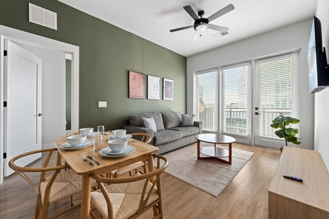 Foto del edificio - 801 N Mac Dill Ave