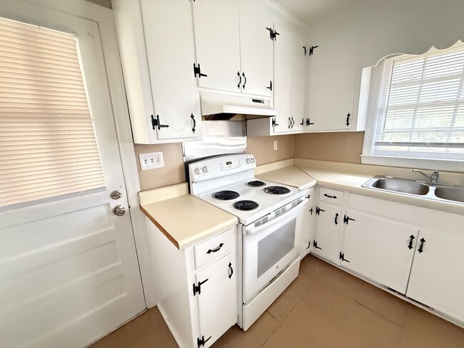 Foto del edificio - 1131 Compass Creek Dr