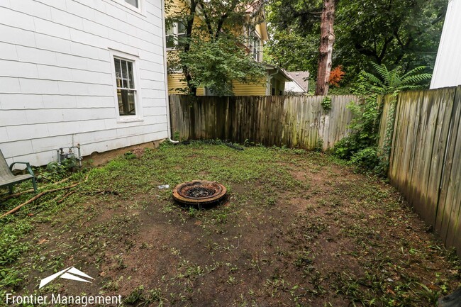 Building Photo - 5 br, 2 bath House - 909 Osage