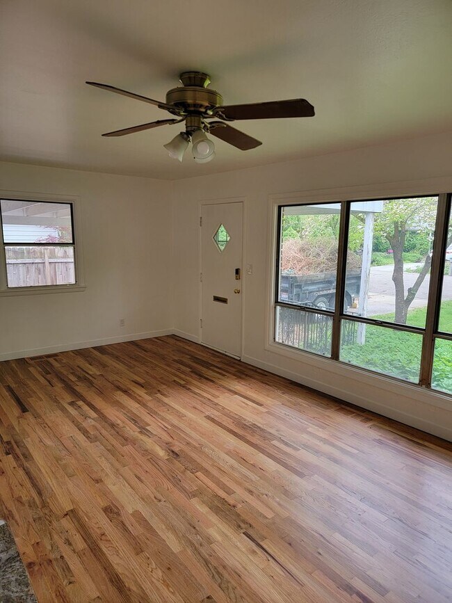 Foto del edificio - Northend 3 bed 2 bath home