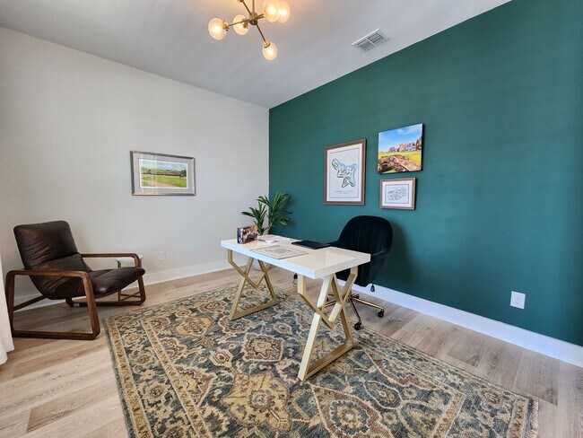 Building Photo - Beautiful Furnished 5 Bedroom Home - Liber...