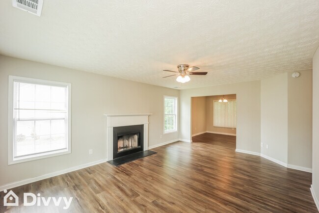 Foto del edificio - 186 Hawthorn Dr