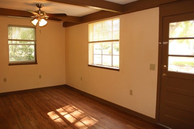 Foto del edificio - 304 NE Horry Ave
