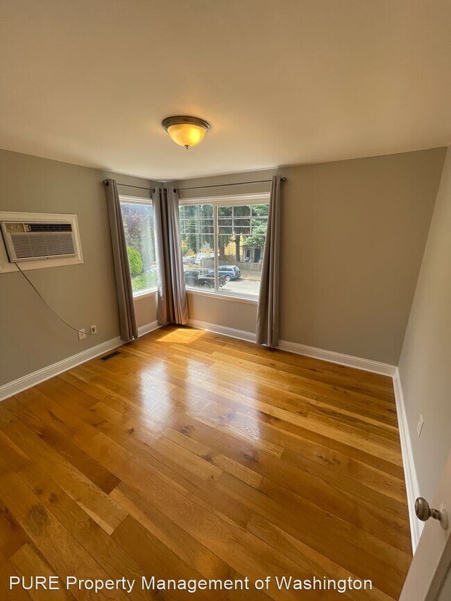 Foto del edificio - 2 br, 1.5 bath House - 9228 14th Ave SW