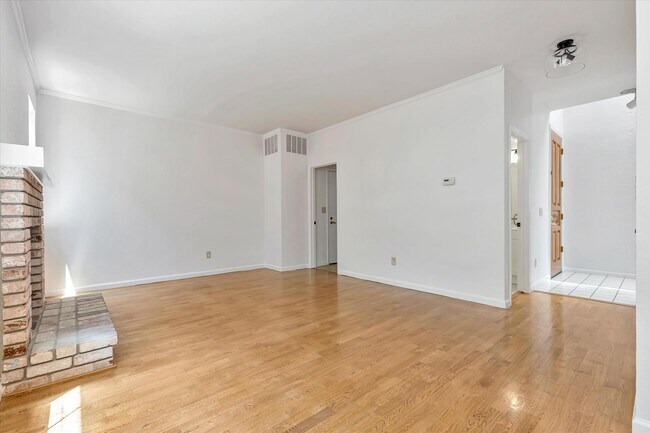 Building Photo - Renovated 4 Bedroom Home Available in the ...