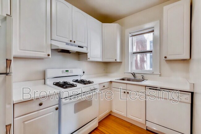 Building Photo - 1126 Emerson St