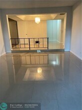 Building Photo - 3730 Inverrary Dr