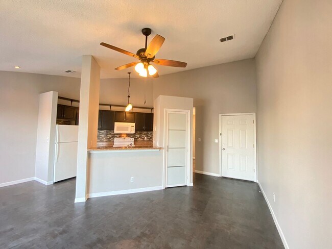 Building Photo - Charming 2-Bed, 2-Bath Condo at Dockside o...