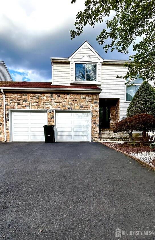 Primary Photo - 27 Kingfisher Ct